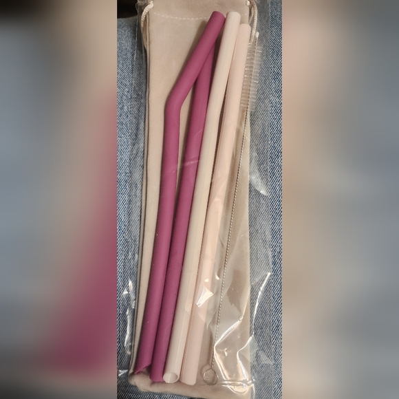 4 NEW Silicone Straws plus straw cleaning brush & soft drawstring storage bag. - Picture 3 of 7